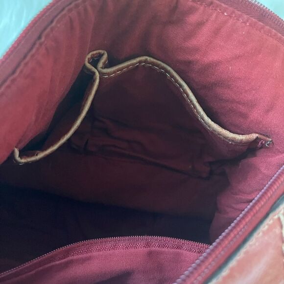 Fossil leather distressed red Medium bucket style shoulder bag stitching accent - Picture 6 of 14